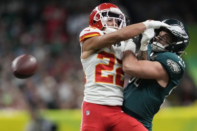 Officials' calls prove not to be decisive as Eagles dominate in Super Bowl